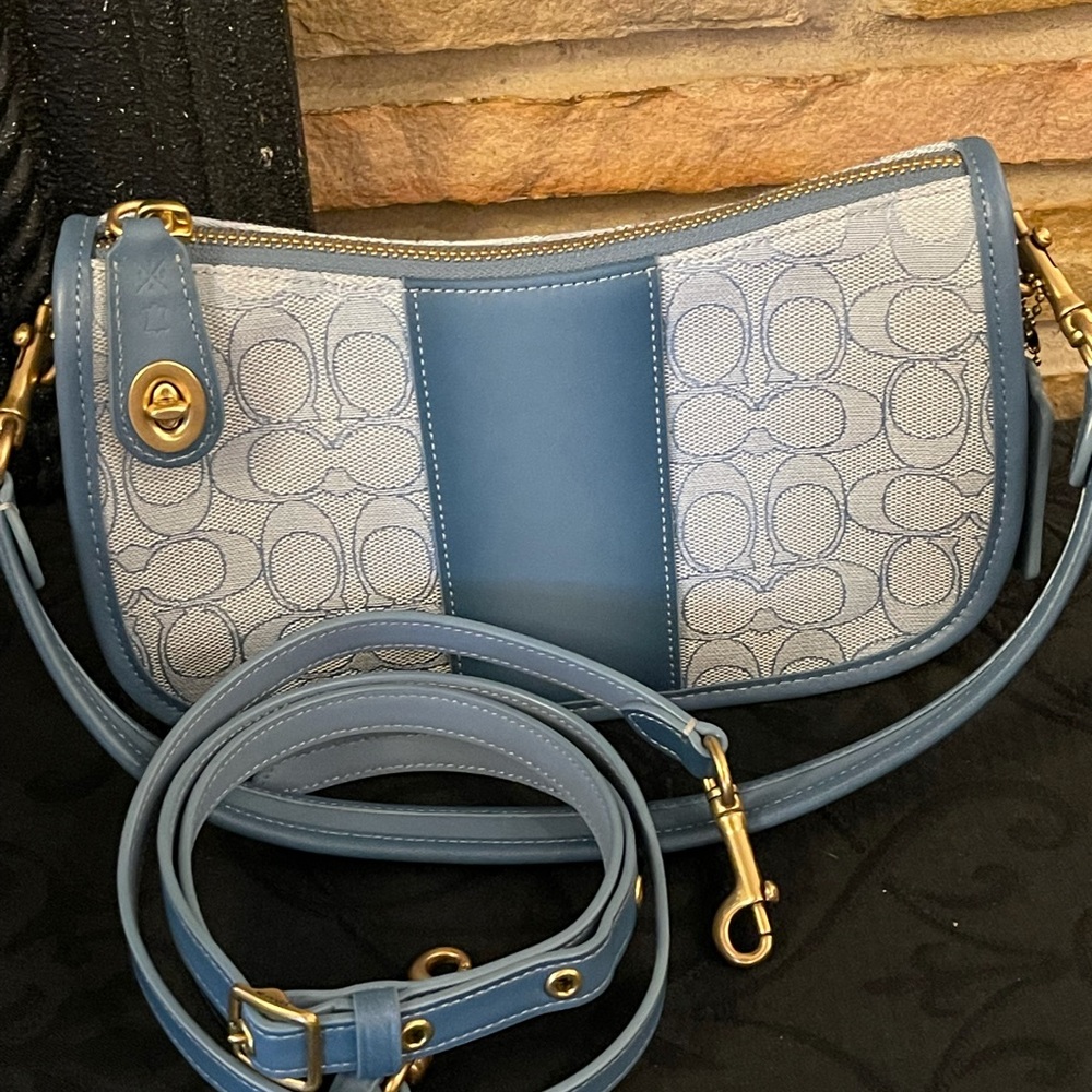 Swinger Bag In Signature Jacquard